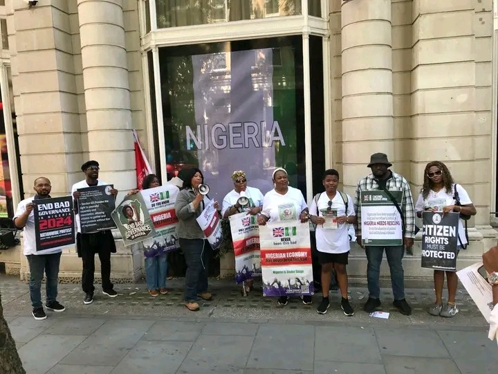 Nigerians In UK Kick Off #endbadgovernance Protest In London, Demand ...